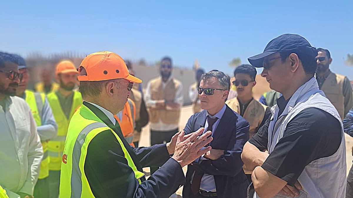 AmbaFranceLibye's tweet photo. 🇱🇾🤝🇫🇷 Diplomatie économique à Benghazi : La 🇫🇷 au cœur de la reconstruction. A Benghazi, l’Ambassadeur de 🇫🇷 en 🇱🇾 s'est rendu sur le chantier du projet phare de pont sur la route de Tripoli, qui illustre le savoir-faire de l'entreprise 🇫🇷 #MATIERE https://t.co/5xCAKinacq