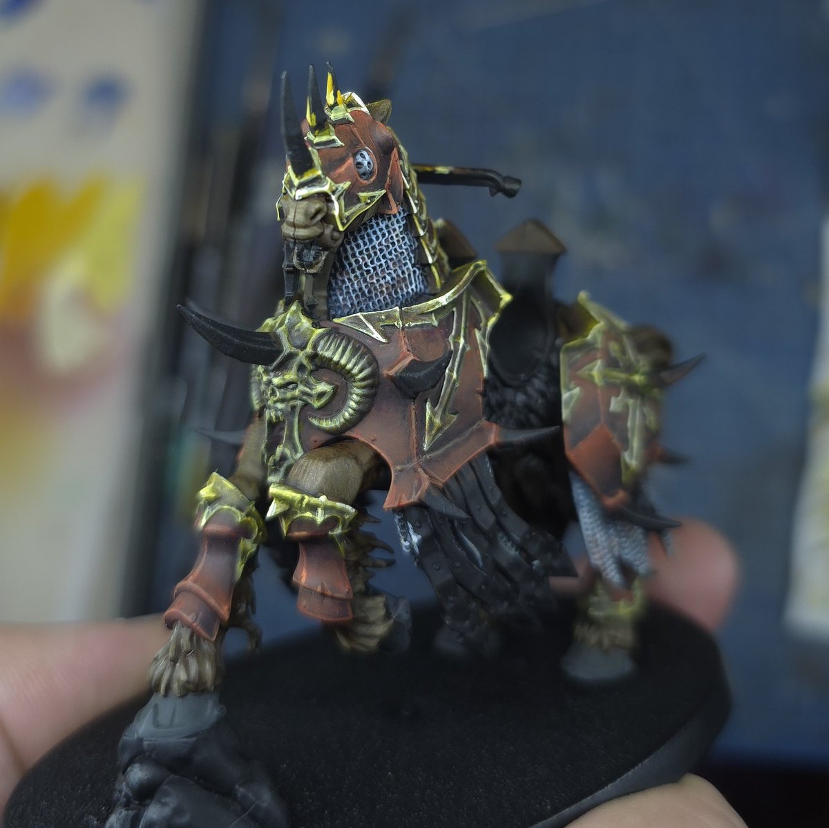 Farbencio's tweet photo. No será el mejor, y le faltará para estar bien hecho....pero me siento muy contento de como va esta mini, y de ver como avanzo y aprendo. Que ganas tenia de Caos!!!! #warhammercommunity #caos #paintingminiatures #paintingwarhammer https://t.co/Wxm0CNF1N8