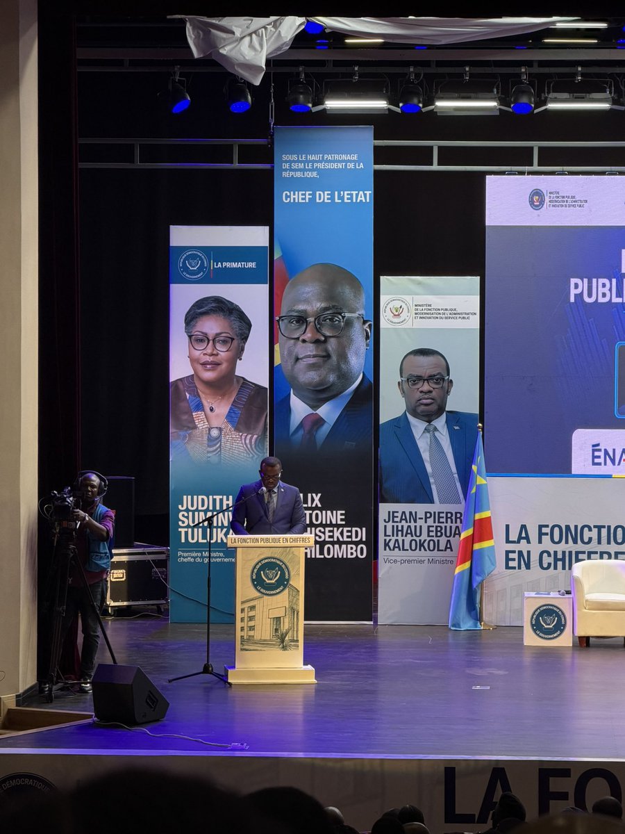 YvesBuya1's tweet photo. #RDC— Réformes de l’administration publique :  des chiffres alarmants après l’identification biométrique des agents publics de l’Etat 

le VPM Jean-Pierre @LihauEbua a publié les nouveaux chiffres des agents de la fonction publique. Un constat amer après les opérations d’identification biométrique à travers le pays, qui comprennent l’assainissement des effectifs et l’élimination des agents fictifs. Le nombre de fonctionnaires de l'État est passé de 1 425 080 à 677 630 agents certifiés réguliers. Ces chiffres ont encore chuté après l’identification physique, atteignant 549 121 agents. Excepter les médecins, magistrats, les policiers, les militaires, les enseignants, le personnel de l’ESU...
@EdmondIzuba1