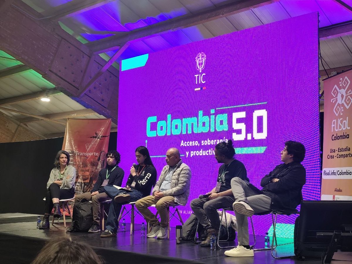 grupo_glud's tweet photo. ¡El #GLUD en Colombia 5.0!

🎙️Contamos con Juan Diego Grajales hablando sobre el impacto de la IA en el bienestar.

💻Hablamos de comunidades en #SoftwareLibre en el país y promocionando la #FliSol.

🏅Finalmente, representantes de nuestro grupo hicieron podio en la #Hackathon. https://t.co/UO2hFLiqX9