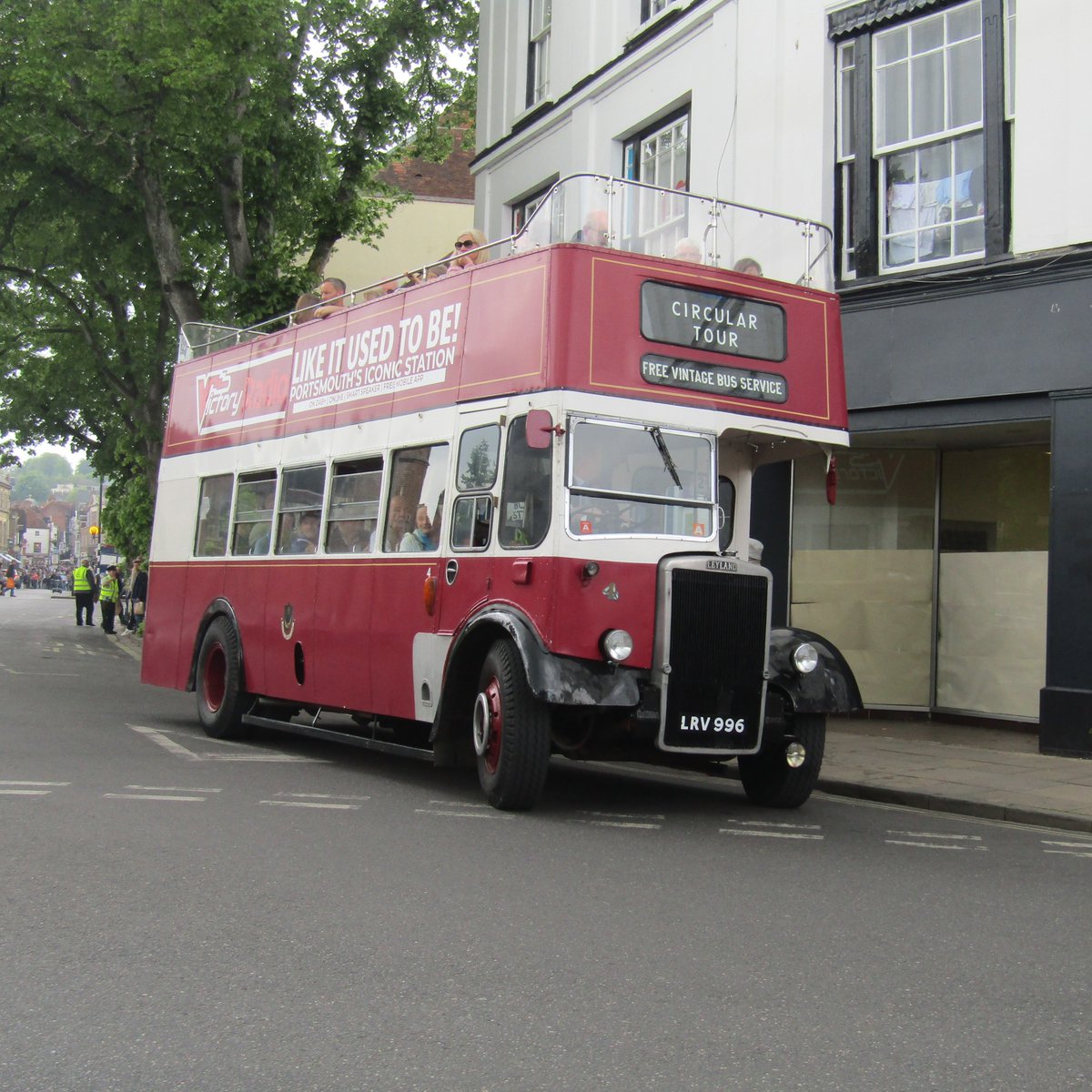 FoKAB1985's tweet photo. It’s #FACupFinal Day! 🏆⚽️

Did you know 2 of our #BigBusDay guests carried winners on victory parades?

🔴 FTR 511: @SouthamptonFC (1976)
🔵 LRV 996: @Pompey  (2008) 

#SaintsFC #Pompey #FACup #Classicbuses 
@sadtht https://t.co/CAlYfbpAzA