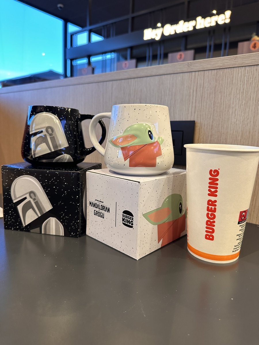 PixiedustDLP's tweet photo. At our local Burger King for The Mandalorian menu with these cute mugs incl. in the menu. #burgerking @BurgerKingBE_ https://t.co/uIpy3XogD5