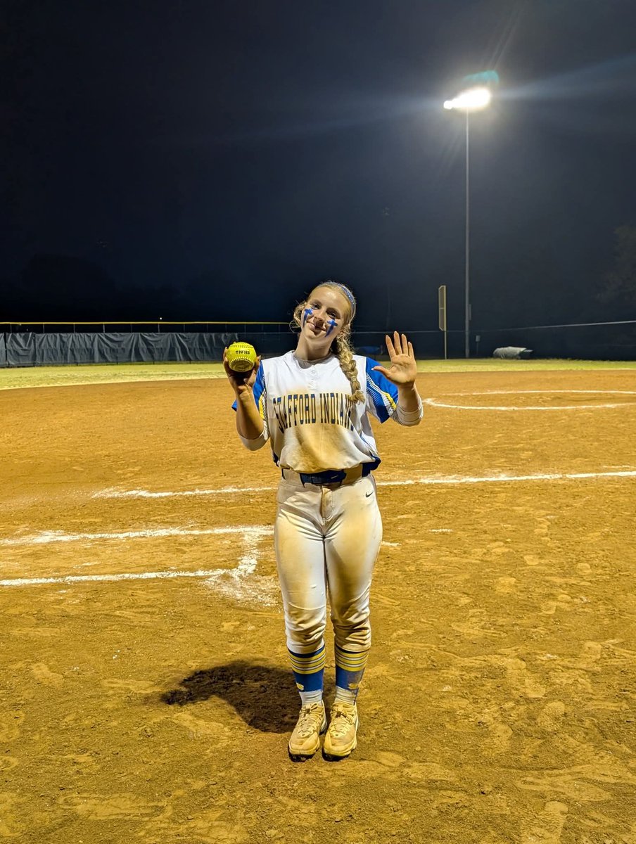 mthompson2027's tweet photo. Went 2 for 3 (1 HR, 1 2B) in our last game of the regular season! The game didn't go our way, but the postseason starts tonight! Can't wait to step on the dirt and compete with my girls! #AGTG
#IndianNation #GoFlyers ✈️❤️
#EyesUp #HisGlory #AO1 #PBJ #compete

@ExtraInningSB @LineDsoftball @SoftbalAmerica @DiamondAddicts @ondecksoftball @FGS_softball @CoachJRB__ @UnityBlackwell @UnityLardge  @sportsmama74 @VASB_CoachMike @AlexMurphyJour