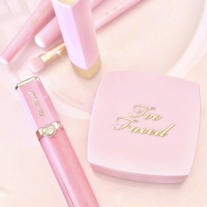 dollyreesa's tweet photo. i love when makeup is packaged cutely it makes doing makeup even more fun 𐬹 ❤︎︎ ⊹.˚ ୨ৎ https://t.co/hqC0nSdwo9
