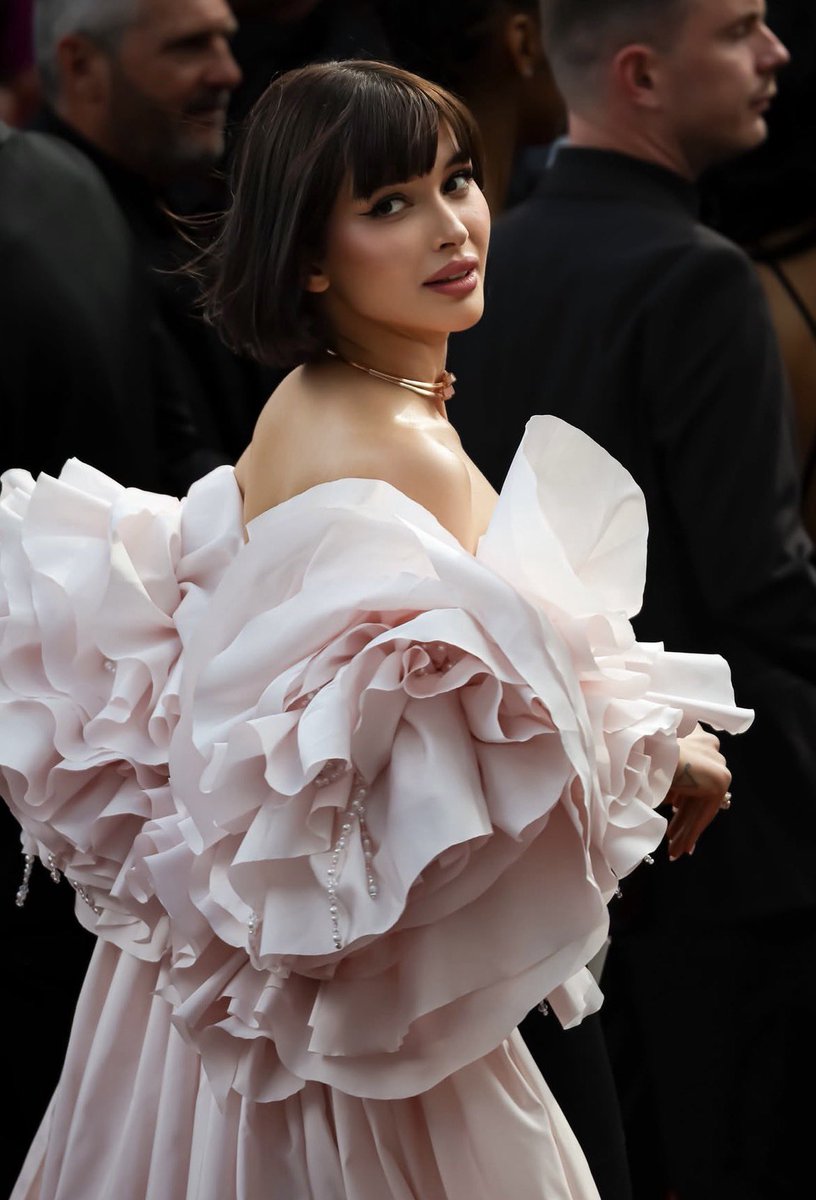 fashion_shw's tweet photo. عزة سليمان خلال حضورها مهرجان كان السينمائي بإطلالة من المصممة السعودية خديجة السنيدي .. https://t.co/FYHr3Q8cXH