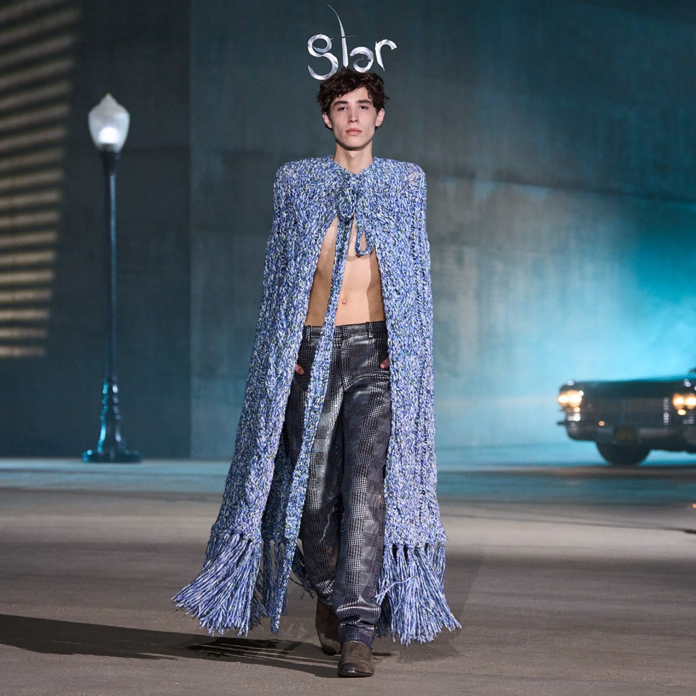 Dior's tweet photo. Dior Cruise 2027.

Jonathan Anderson's first cruise collection for Dior draws on the House's rich history in Hollywood.

The show space is like an outdoor film set, created in the grounds of LACMA to suggest an illusion of LA, in LA. 

#DiorCruise