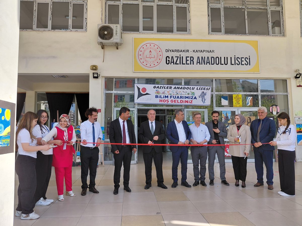 GazilerL's tweet photo. TÜBİTAK 4006 Bilim Fuarları kapsamında okulumuz tarafından hazırlanan bilim fuarının açılışı gerçekleştirildi. Verdikleri destekle bizleri onurlandıran tüm misafirlerimize teşekkür ederiz.
@meb_ogm
@sadoglu_salih
@Kayahansubasi
@zulfu_ozkan @davutoz1 @Diyarbakirmem @kayapinarmem https://t.co/eJDMnHVMlu
