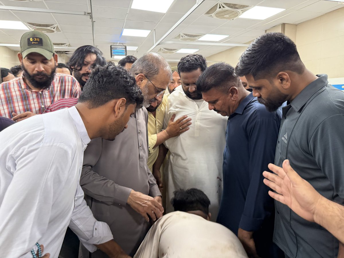 RaufNagori's tweet photo. پاکستان پیپلز پارٹی کے جیالے فیصل کھرل اور ان کے بھائی پر قاتلانہ حملے کے بعد عباسی شہید اسپتال جا کر عیادت اور خیریت دریافت کی۔ https://t.co/Yv9LtOQ8ry