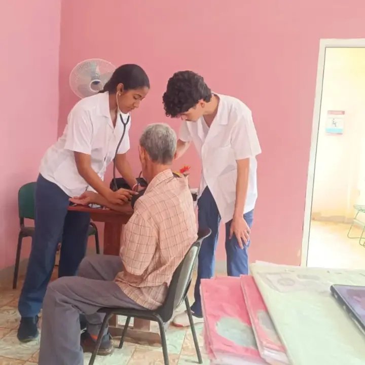 delgado_orialis's tweet photo. Los estudiantes de Ciencias Médicas en #Mayabeque, apuestan por la atención primaria de salud y dan su aporte en las comunidades de la Provincia. #Cuba
#CubaVencerá
#ACCSMayabeque https://t.co/7fdBMywujc