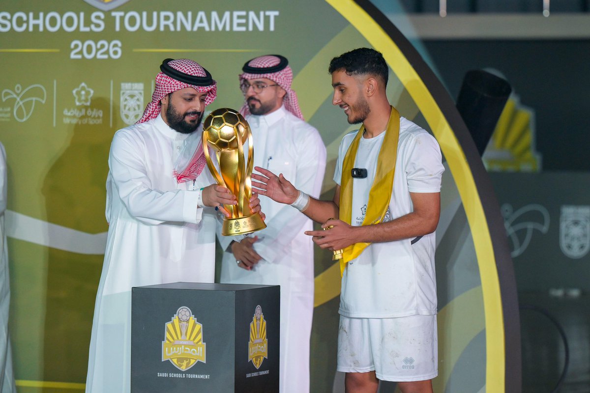 SSSF_edu's tweet photo. من الشرقية وفي جدة … 💚🏆
مدرسة القديح الثانوية تتوّج بالمركز الأول أبطالاً للمملكة في بطولة كرة اليد 2026 ، بعد أداء كبير وروح بطولية تستحق الذهب ✨👏

#دوري_المدارس | #جيل_يصنع_المستقبل https://t.co/NFZXSeuplV