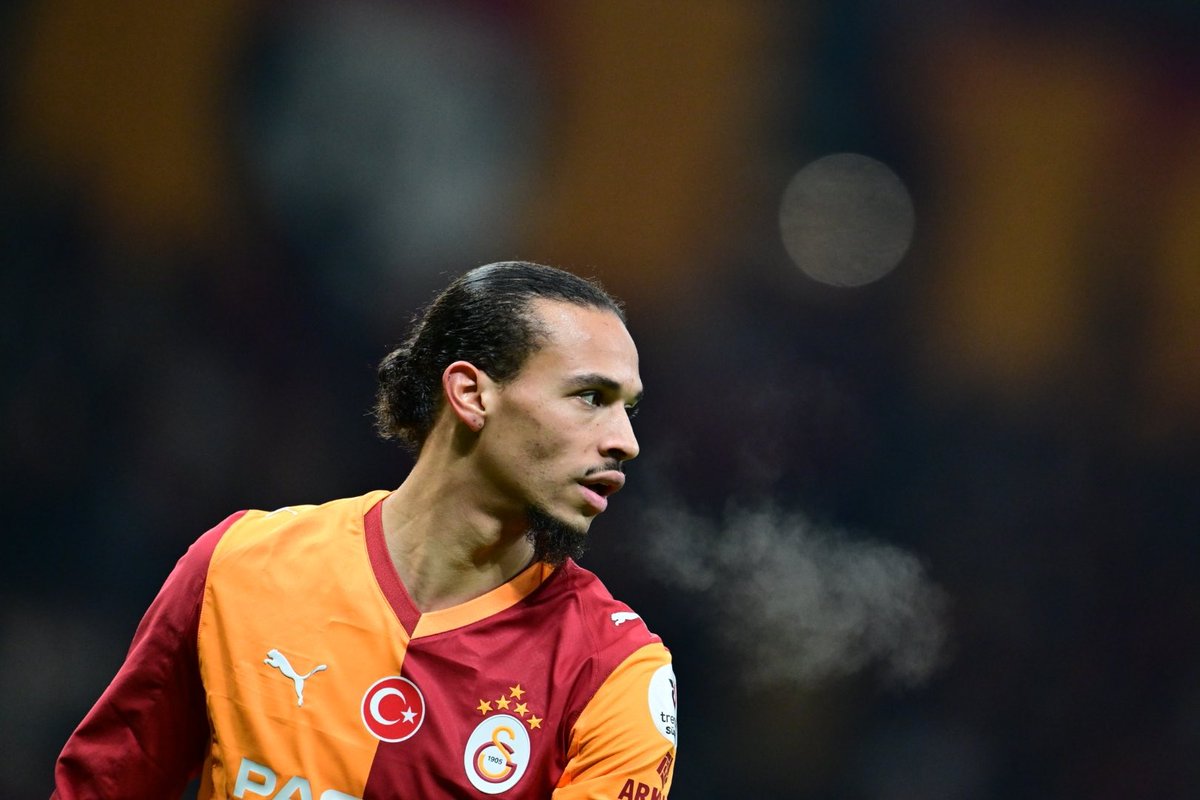 PesindeyizApp's tweet photo. Soru: "Takımdaki En uykucu futbolcu?" (Futbol Arena)

Noa Lang: "Leroy Sané tesise geliyor, uyuyor; sonra idmana çıkıyor, ardından tekrar uyumaya gidiyor." https://t.co/tmtrAnUGt9