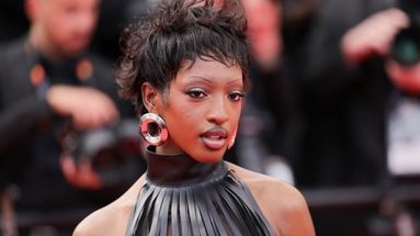NewsTVReal's tweet photo. Finaliste de la "Star Academy" en 2024, la chanteuse Ebony est présente sur le tapis rouge du Festival de Cannes ce soir pour assister à la projection de "Fatherland" de Pawel Pawlikowski avec Sandra Hüller. https://t.co/o8Oj9SEK4U