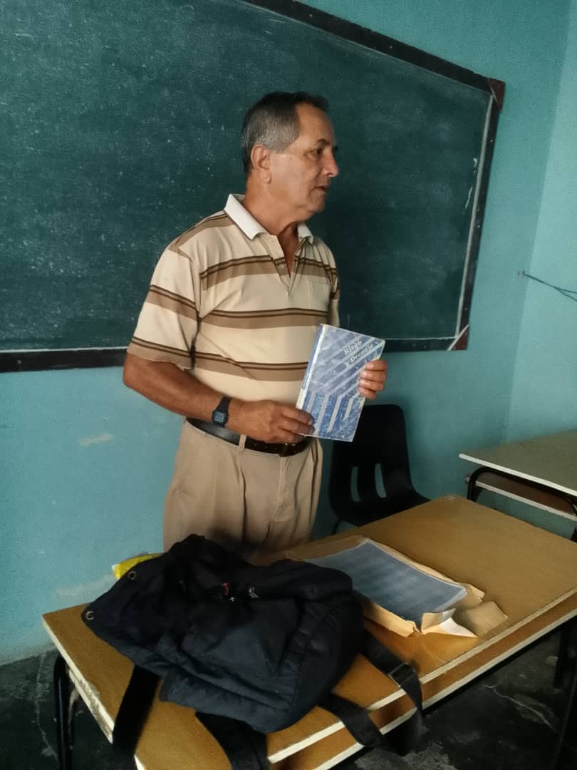UnissJMarti's tweet photo. Encabezado por el rector de la @UnissJMarti @Edelvy5 profesores de diferentes carreras y asignaturas realizaron un intercambio con estudiantes del CUM de #Cabaiguán para continuar con la preparación de los estudiantes del curso regular diurno de ese municipio. #UnissNosUne https://t.co/kRs9ukbnMv