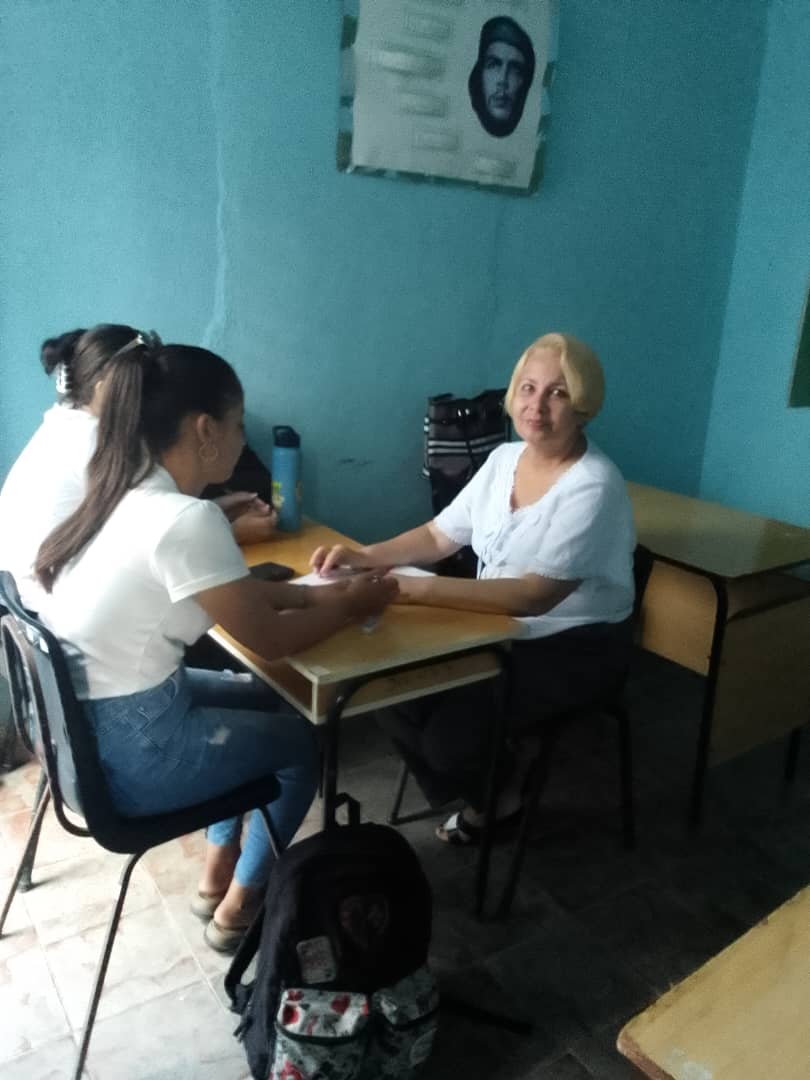 UnissJMarti's tweet photo. Encabezado por el rector de la @UnissJMarti @Edelvy5 profesores de diferentes carreras y asignaturas realizaron un intercambio con estudiantes del CUM de #Cabaiguán para continuar con la preparación de los estudiantes del curso regular diurno de ese municipio. #UnissNosUne https://t.co/kRs9ukbnMv