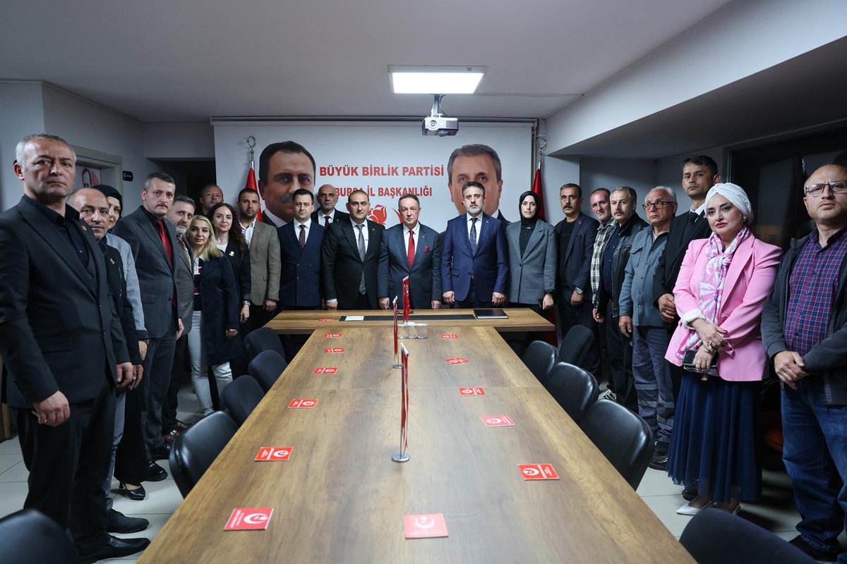 AlfatlEkrem's tweet photo. Bursa Büyükşehir Belediyesi Başkan Vekili Sayın Şahin Biba, Büyük Birlik Partisi Bursa İl Başkanlığımızı ziyaret etti.

Bursalı hemşehrilerimizin yaşamış olduğu sorun ve talepleri kendilerine ilettik.

Nazik ziyaretleri için teşekkür ediyor; Bursa’mız için yürüttükleri ve hayata geçirecekleri çalışmalarda başarılar diliyorum.