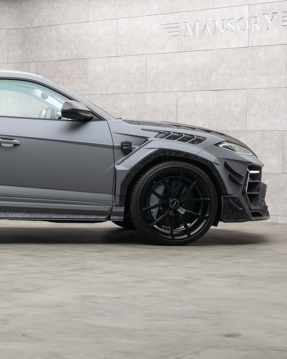 MANSORYofficial's tweet photo. 1000 HP. 1,250 Nm. No compromises.

The MANSORY Venatus SE commands attention with massive 24-inch FC.5 forged wheels, a completely redesigned front end and bonnet crafted from forged carbon fiber, and countless bespoke carbon add-on components throughout.

Inside, meticulous craftsmanship meets unmistakable luxury.

Outside, pure dominance.