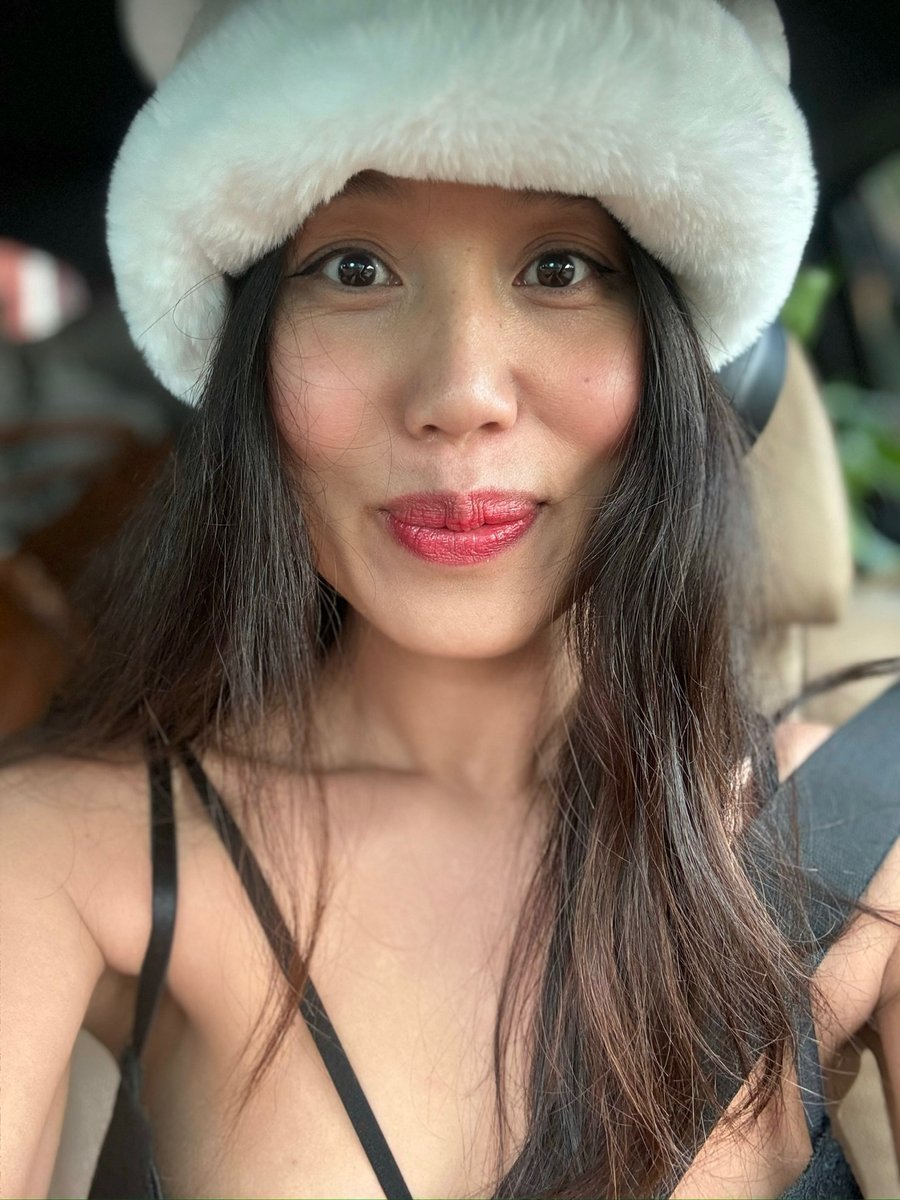 Mamapuma45's tweet photo. Imagine having a hot and cute girlfriend like me https://t.co/9XQd8SzGZh