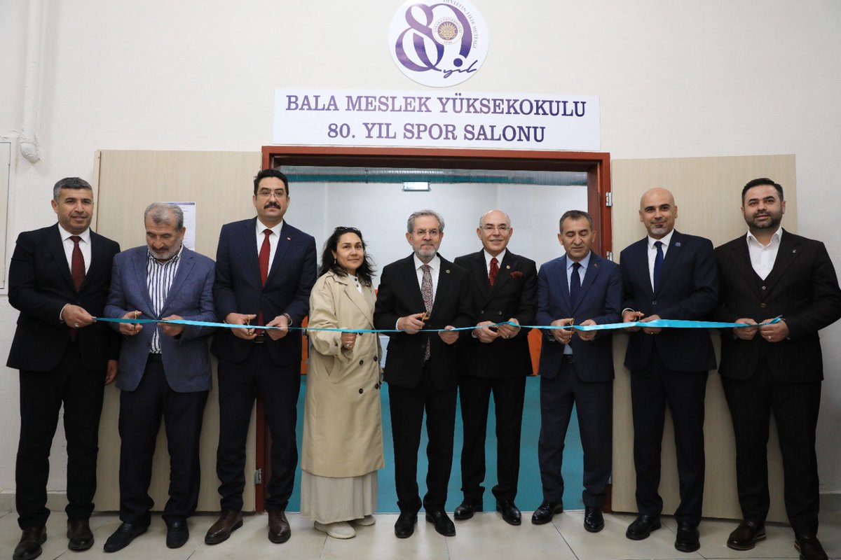 buranahmet11's tweet photo. 3⃣Ankara Kulubü Bala Şube Başkanı Sn Yılmaz Coşan ve kıymetli hemşehrilerimiz ile birlikte katılım sağladık.
Program kapsamında üniversitemizde yapımı tamamlanan spor salonu ve erkek öğrenci yurdunun açılışını gerçekleştirdik.+ https://t.co/lS8f6jJSKK