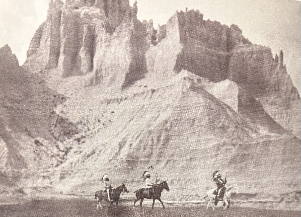 bandy1803's tweet photo. Sioux Indians in the Dakota Badlands, Edward S. Curtis, 1910 https://t.co/sWh9u1yecs