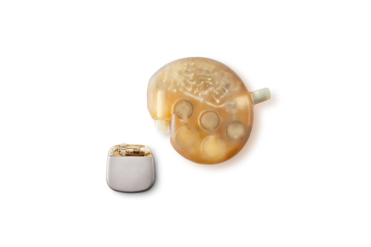AMF4SR's tweet photo. Here are early pacemakers from 1972 and 1995! Our Founder, Alfred Mann, invented the rechargeable cardiac pacemaker, and we've continued that legacy, developing technologies that have had similarly transformative impacts in areas like neuromodulation and targeted drug delivery. https://t.co/pX7EPV3udY