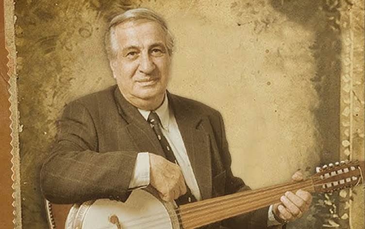 RAlakom's tweet photo. Şikoyê Hesen helbestê "Zimanê Kurdî" nivîsîye (1967). Eyşe Şanê û Aramê Tîgran paşê ev berhem kirine mijara kilamên xwe: "Zimanê kurdî zimanê me ye". Perçe bi salan wek "marşa zimanê kurdî" hatiye/tê gotin:

E. Şan
https://t.co/2sSsqdC6ay

A. Tîgran
https://t.co/Hi6Zgq8VqJ https://t.co/wxpD2RB9wr