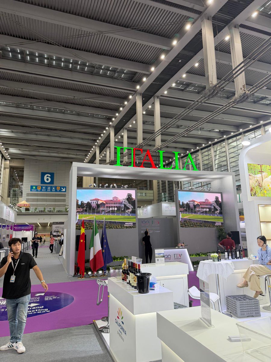 promosiena's tweet photo. Promosienarezzo presente alla fiera Wine to Asia, Shenzhen, 14-16 maggio 2026 nella collettiva organizzata da ICE Agenzia. https://t.co/OrSLubxOtF