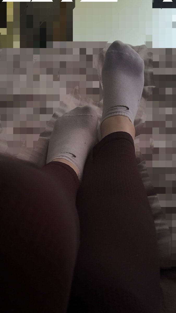 666LadyBlue666's tweet photo. „Knie nicht aus Schwäche — sondern aus Respekt.“😌💸
#Herrin #Geldherrin #lady #findom https://t.co/FYhG4ktmbo