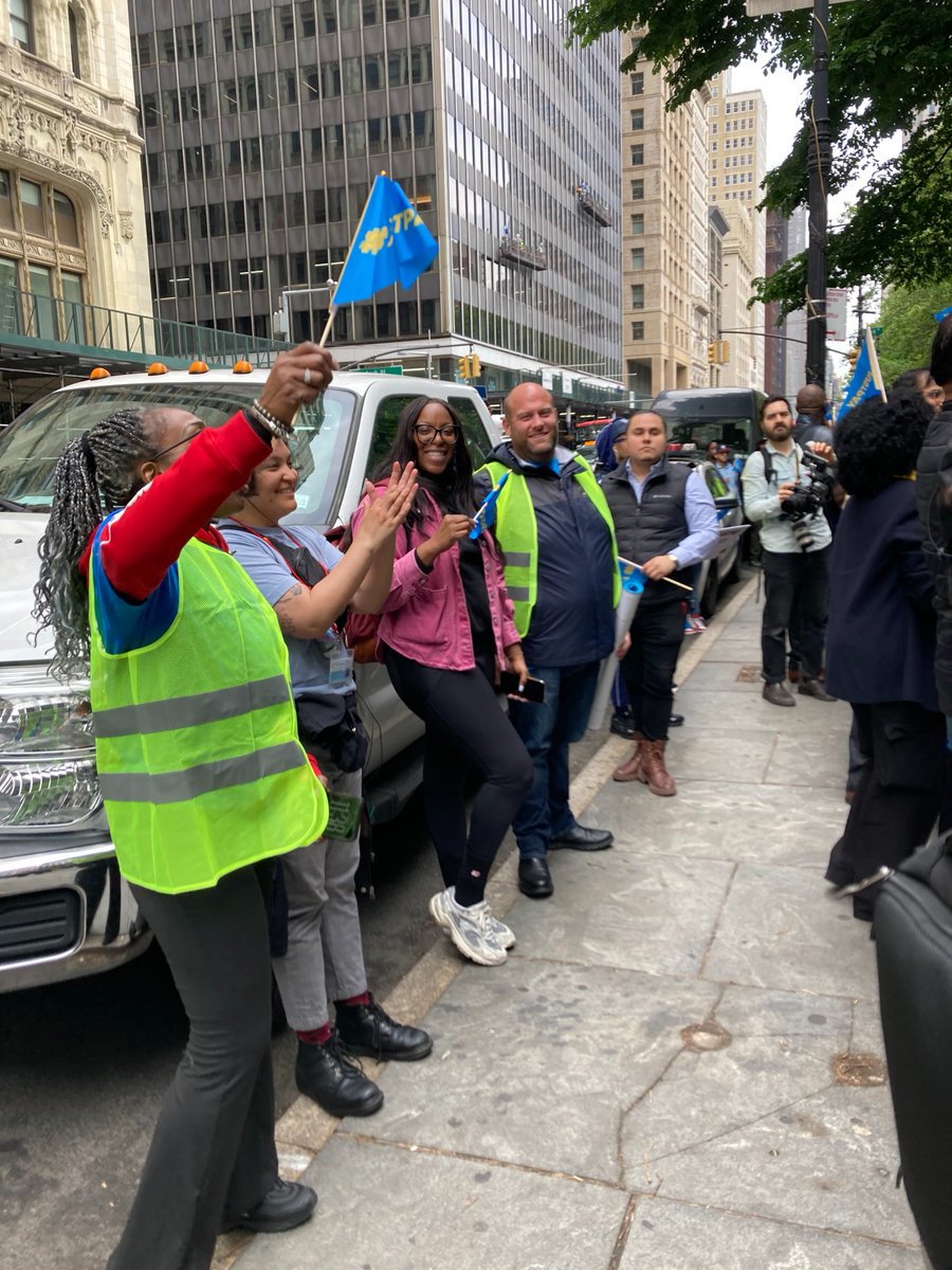 SCOfamily's tweet photo. Nonprofit human services workers do the same work as their City peers — for 30% less in wages. 

We're rallying to tell @NYCMayor and @NYCCouncil that an affordable NYC must include #JustPay for the workers who make our city livable. Pass Int 0452 now! @althea4theBX https://t.co/42Huf6oHDQ