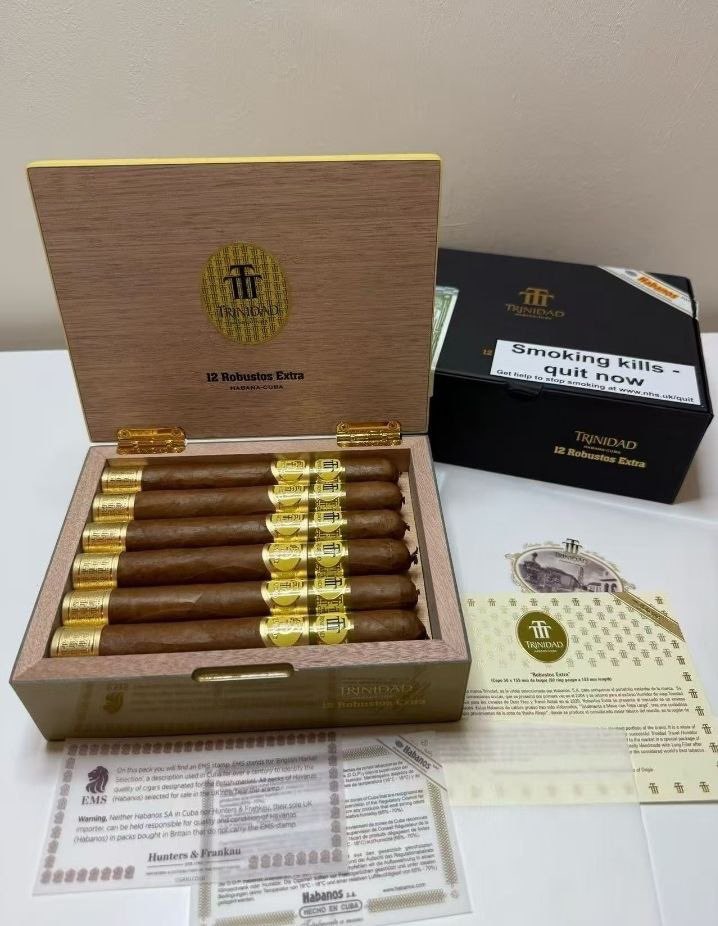 barbie_lee_01's tweet photo. Trinidad (Qianlida (3T) Trinidad 12 Robustos Extra, 155mm long, 50mm diameter. These Robustos Extra cigars were discontinued in 2012 and then revived for the brand's 55th anniversary. #goodthings #nothingbetter #pursuitofhighquality #cigar #cigartasting https://t.co/NHSt7mPn8a