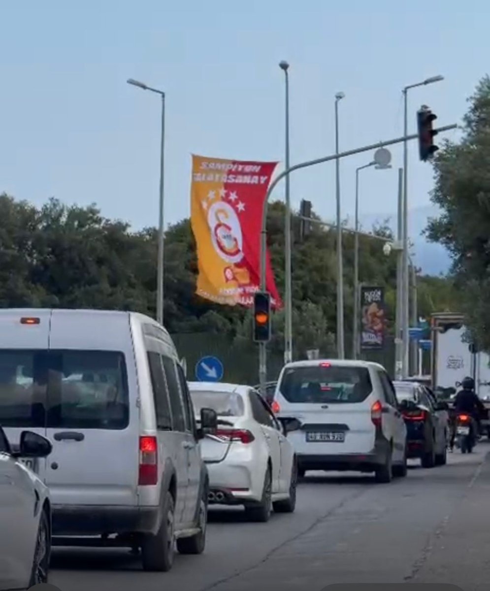 BarlasNazif's tweet photo. Şanlı Bayrağımız Bodrum semalarında "Bodrum 1905 Galatasaraylılar Derneği" https://t.co/spT8rPQOzn
