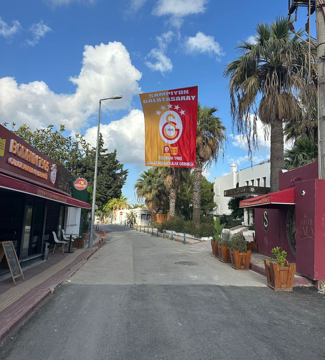 BarlasNazif's tweet photo. Şanlı Bayrağımız Bodrum semalarında "Bodrum 1905 Galatasaraylılar Derneği" https://t.co/spT8rPQOzn
