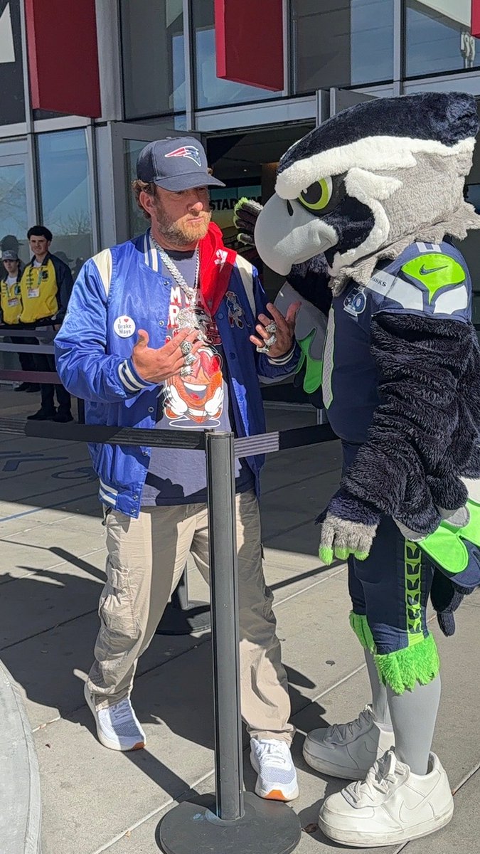 BlitzTheSeahawk's tweet photo. @stoolpresidente Hey @stoolpresidente I’m still waiting for the pizza you owe me………… https://t.co/vUnt7UmVLa