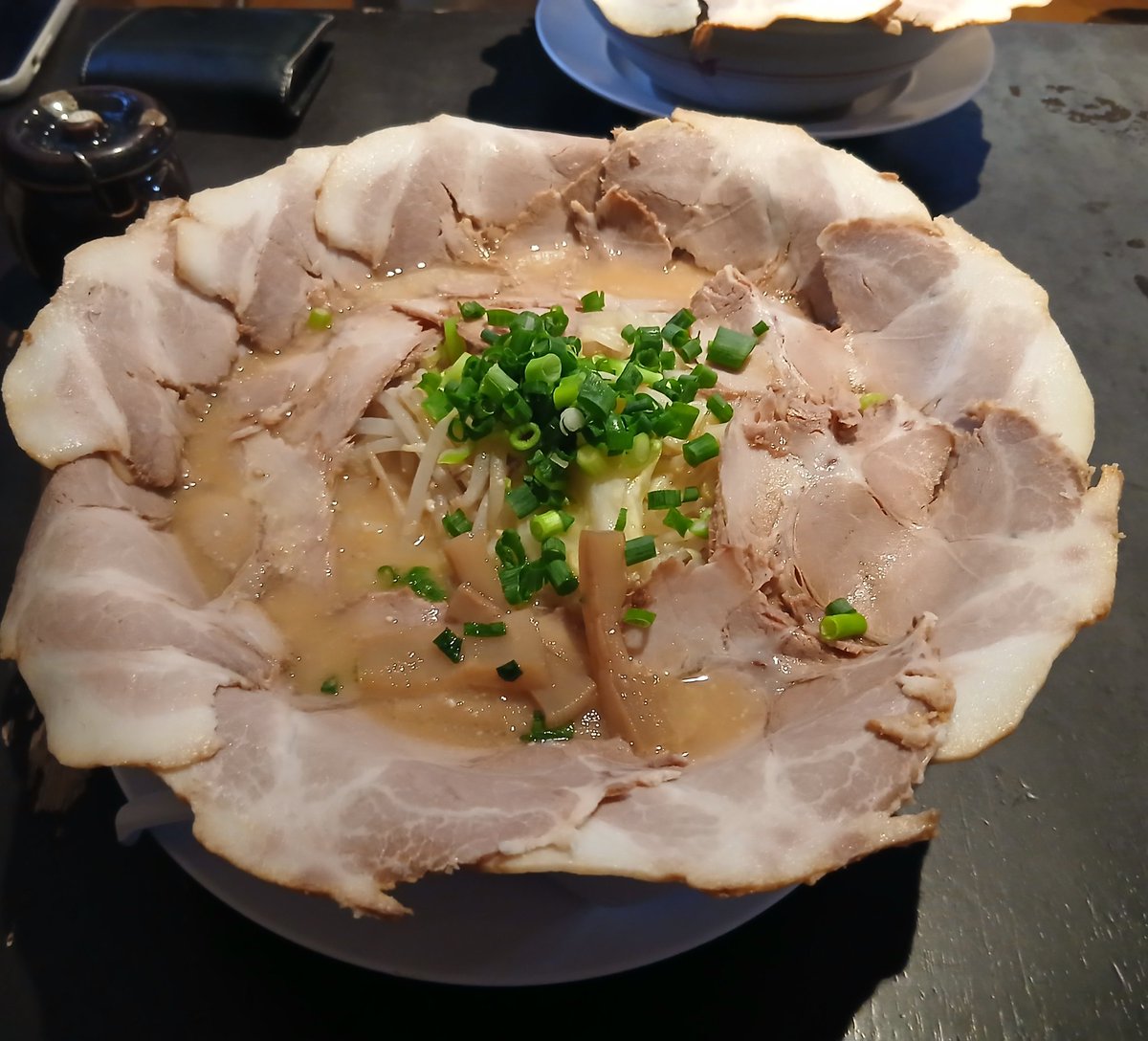 らいとん tweet media