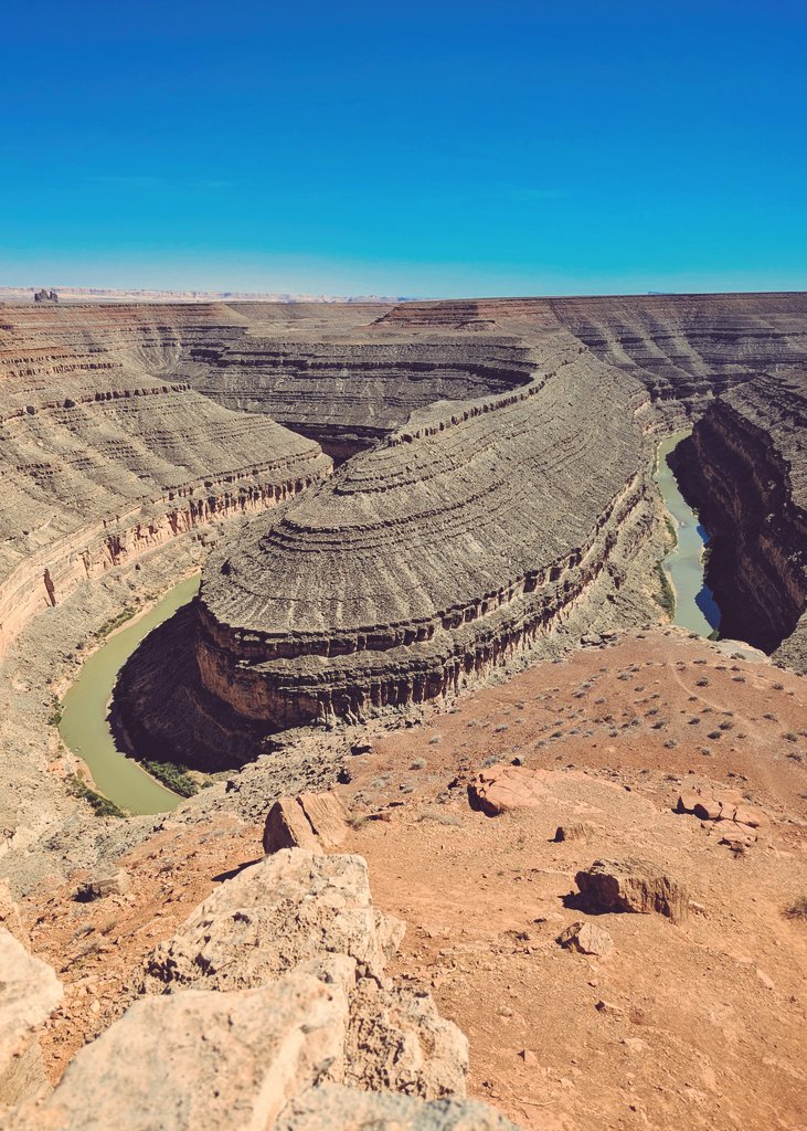 RabbitAndSnail's tweet photo. On the latest stage of our US filming trip visited Goosenecks State Park in Utah which showcases three magnificent entrenched meanders of the San Juan River. Another geological anomaly is the precariously balanced rock known as Mexican Hat. This world is just amazing! 🌎 https://t.co/YY4j3lbcKb