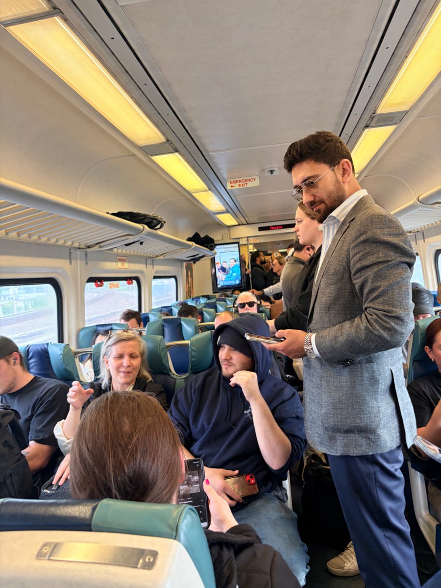 pirachsm's tweet photo. @LIRR bad bad bad https://t.co/Ph1dUtqKkT