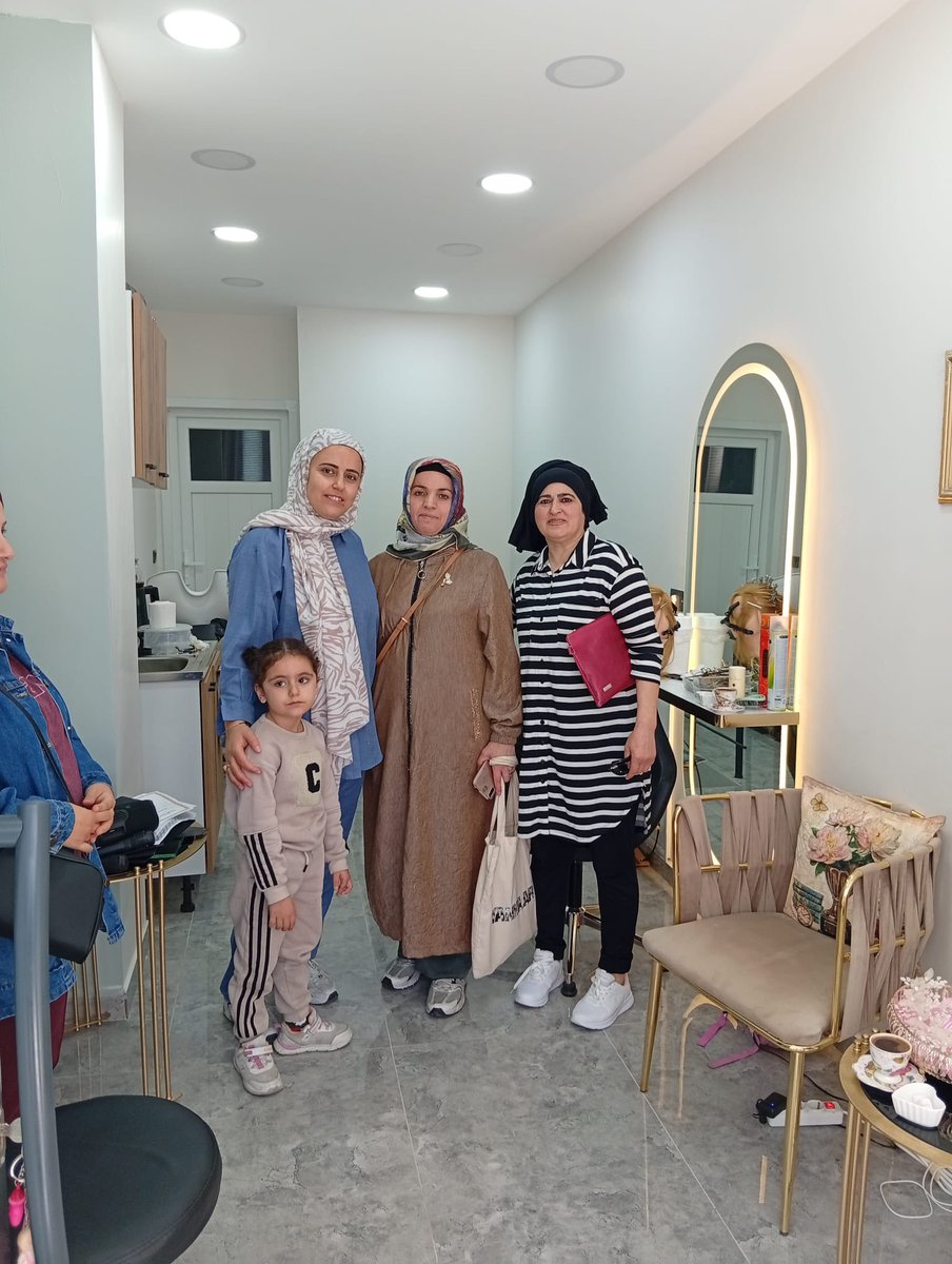 akkadinesenyurt's tweet photo. Esenyurt için, Türkiye için sahadayız! 💛
AK Kadın Esenyurt olarak komşularımızla buluştuk, hedeflerimizi paylaştık. 

Davamızı anlatmak ve komşularımızla kucaklaşmak için çalmadık kapı, sıkılmadık el bırakmıyoruz.

Biz hazırız, Esenyurt hazır! 🇹🇷

#HerMahallesiyle 📍 İstanbul https://t.co/kjVfYNcnDd