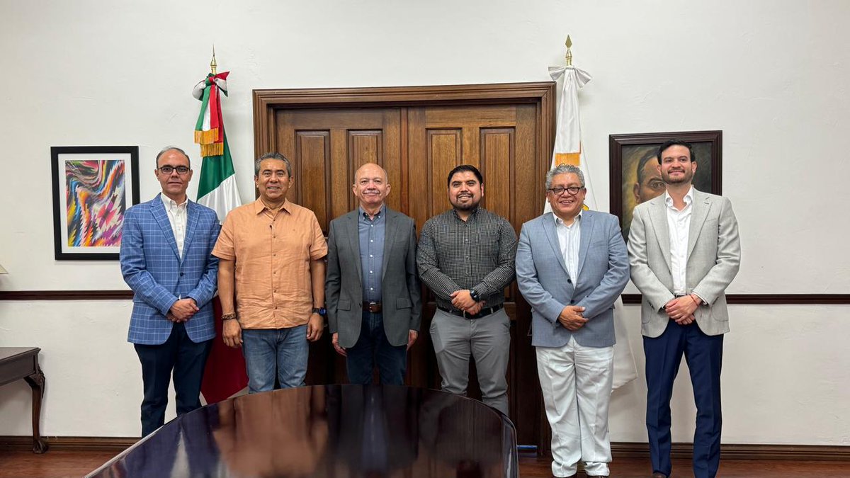 Montano_Ventura's tweet photo. 🇲🇽 En visita de trabajo a #Coahuila, nos reunimos con el Lic. Óscar Pimentel González, secretario de Gobierno, para fortalecer estrategias de seguridad y gobernabilidad rumbo a la jornada electoral del 7 de junio.

Nos acompañaron:

▪️ Lic. Miguel Castillo Morales – encargado de despacho de la vocalía ejecutiva del @INECoahuila
▪️ Dr. Óscar Daniel Rodríguez Fuentes – presidente provisional del @IEC_Coahuila

🤝🗳️ Trabajamos en unidad para garantizar un proceso democrático ordenado y en paz para la ciudadanía coahuilense.

@oscarpime @OscarDanieliec6 @SegobCoahuila @INEMe
#VivamosLaDemocracia #Elecciones2026 #VotoLibre