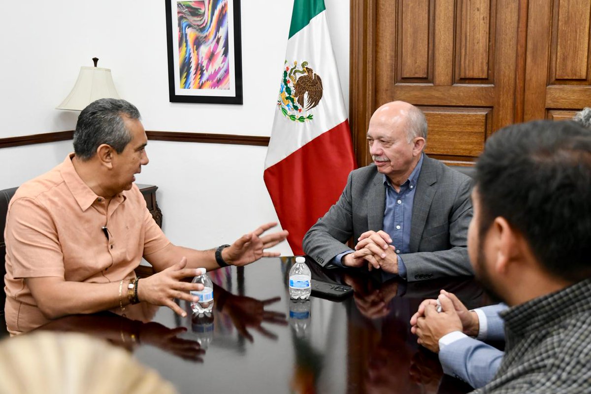 Montano_Ventura's tweet photo. 🇲🇽 En visita de trabajo a #Coahuila, nos reunimos con el Lic. Óscar Pimentel González, secretario de Gobierno, para fortalecer estrategias de seguridad y gobernabilidad rumbo a la jornada electoral del 7 de junio.

Nos acompañaron:

▪️ Lic. Miguel Castillo Morales – encargado de despacho de la vocalía ejecutiva del @INECoahuila
▪️ Dr. Óscar Daniel Rodríguez Fuentes – presidente provisional del @IEC_Coahuila

🤝🗳️ Trabajamos en unidad para garantizar un proceso democrático ordenado y en paz para la ciudadanía coahuilense.

@oscarpime @OscarDanieliec6 @SegobCoahuila @INEMe
#VivamosLaDemocracia #Elecciones2026 #VotoLibre