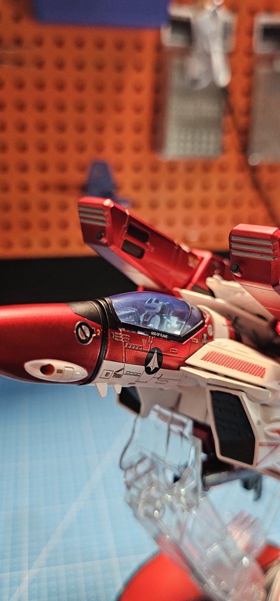 mpbuildleo's tweet photo. Después de varios tutoriales y una llamada con un amigo que es un crack en todo lo que tiene que ver con Macross, pude terminar de instalar todo el fast pack en el modo fighter, se ve hermoso en la ejecución. https://t.co/sSp62UBM9x