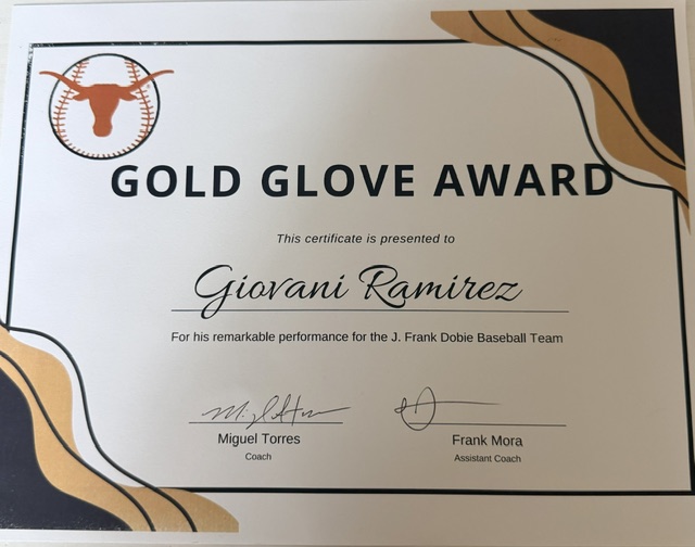 Gio_R3's tweet photo. Blessed to receive the Gold Glove Award for Dobie Baseball. Appreciate my coaches and  teammates for believing in me. And to my family who continues to support me. 
@DobieBaseball @JoshCathcart8 @Hardballacademy @atros_ya @MLBRBI @BUncommitted https://t.co/GBqMUXfY2r