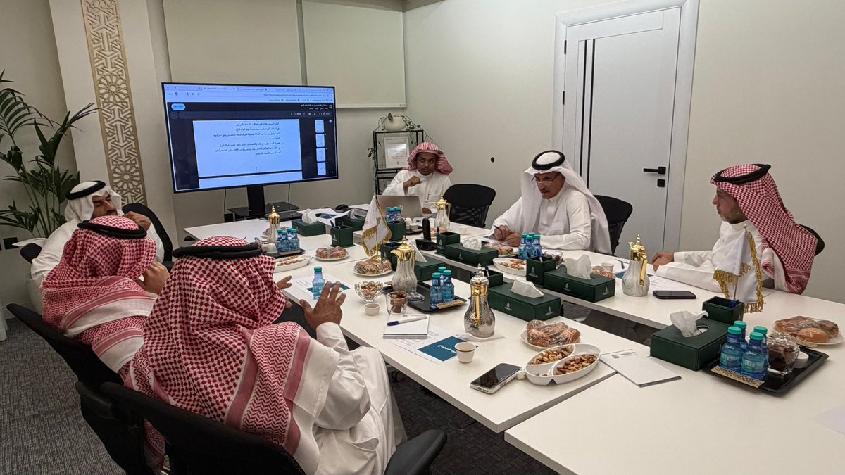 FamilyAlshawi's tweet photo. عُقد اجتماع مجلس أمناء الصندوق، جرى خلاله مناقشة الموضوعات المدرجة على جدول الأعمال، واستعراض التوجهات والمستجدات ذات العلاقة؛ دعمًا لمسيرة الصندوق وتعزيزًا لأثره واستدامته.وقد اتخذ المجلس عدة قرارات لاستكمال مرحلة الانطلاق

#مجلس_الأمناء
#القطاع_غير_الربحي https://t.co/LnKRnXn41P