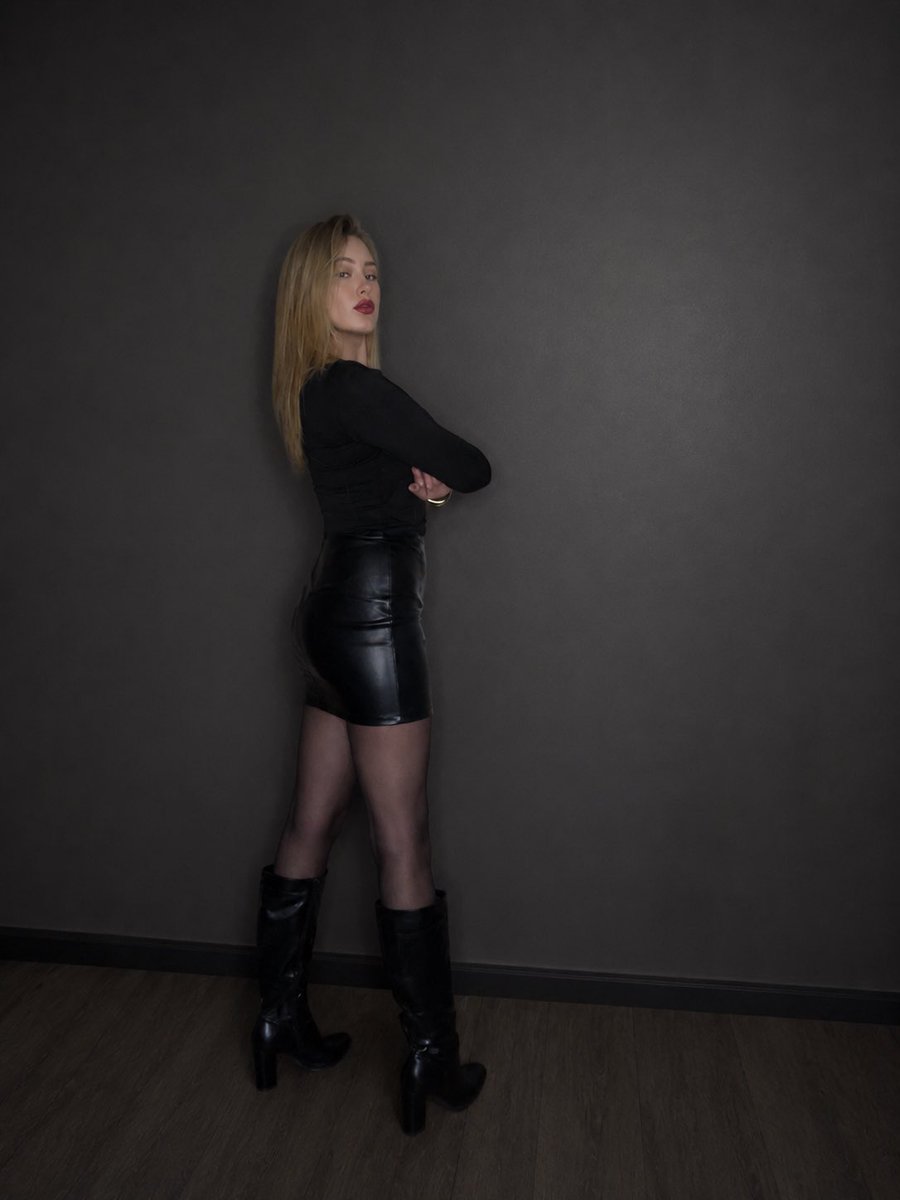 Mistress Elise tweet media