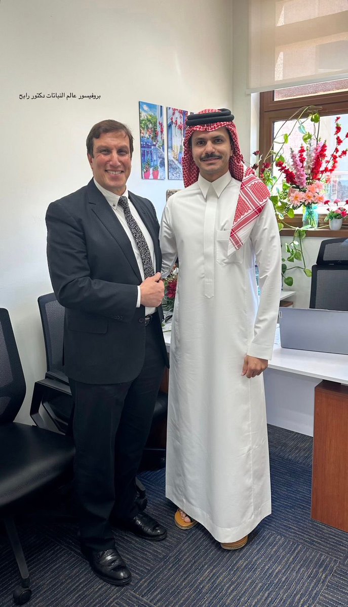 ph_Abdullah0's tweet photo. الحمدلله على تمام النعمة وإكمال المسير،  
تشرفت بحصولي على درجة الماجستير من كلية الصيدلة بجامعة الملك خالد ممتاز بمرتبة الشرف ، في رحلة علمية ما كانت لتكتمل بعد توفيق الله ثم الدعم الكبير الذي نحظى به في وطننا الغالي

أتقدم بخالص الشكر والامتنان لقيادتنا الرشيدة ـ حفظها الله ـ على دعمها المستمر للتعليم وتمكين أبناء الوطن، والشكر لجامعة الملك خالد وكلية الصيدلة وأساتذتي الأفاضل، ولكل من ساندني ووقف معي خلال هذه الرحلة

هذه الخطوة أعتز بها كثيرًا، وأسأل الله أن تكون بداية خير وعطاء أكبر لخدمة ديني ووطني