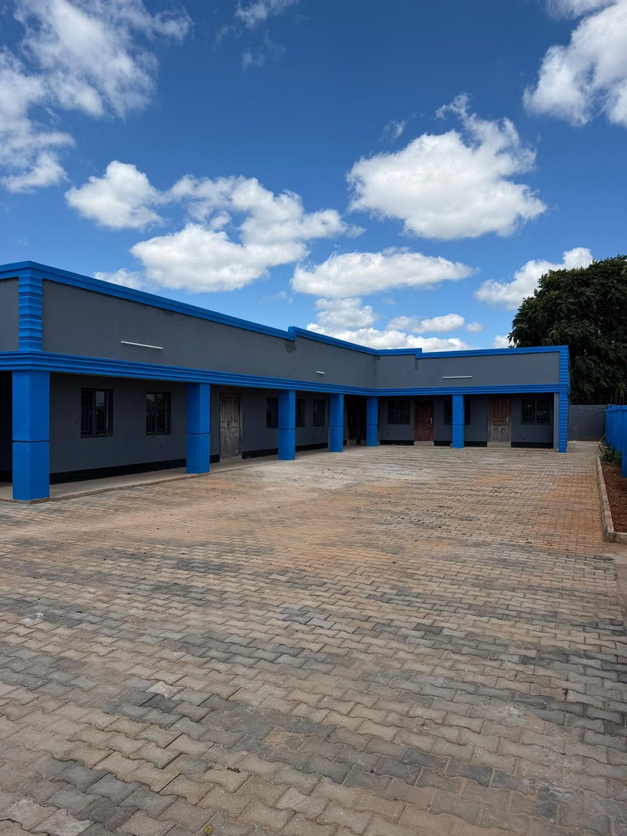 EnockTc1's tweet photo. 🏠 FEMALE BOARDING HOUSE FOR RENT: 

Cerulean Commons Student Accommodation (Silverest, 4km from Unilus campus)
 -28 bed spaces | 16 rooms -Electric fence, WiFi, security, shuttle, cleaning & backup power
-Single: K3000 -Double: K2500 (2 months) + K500 refundable deposit -Quad: K2000

DM/ CALL: +260972178323
Kindly RT🙏🏾