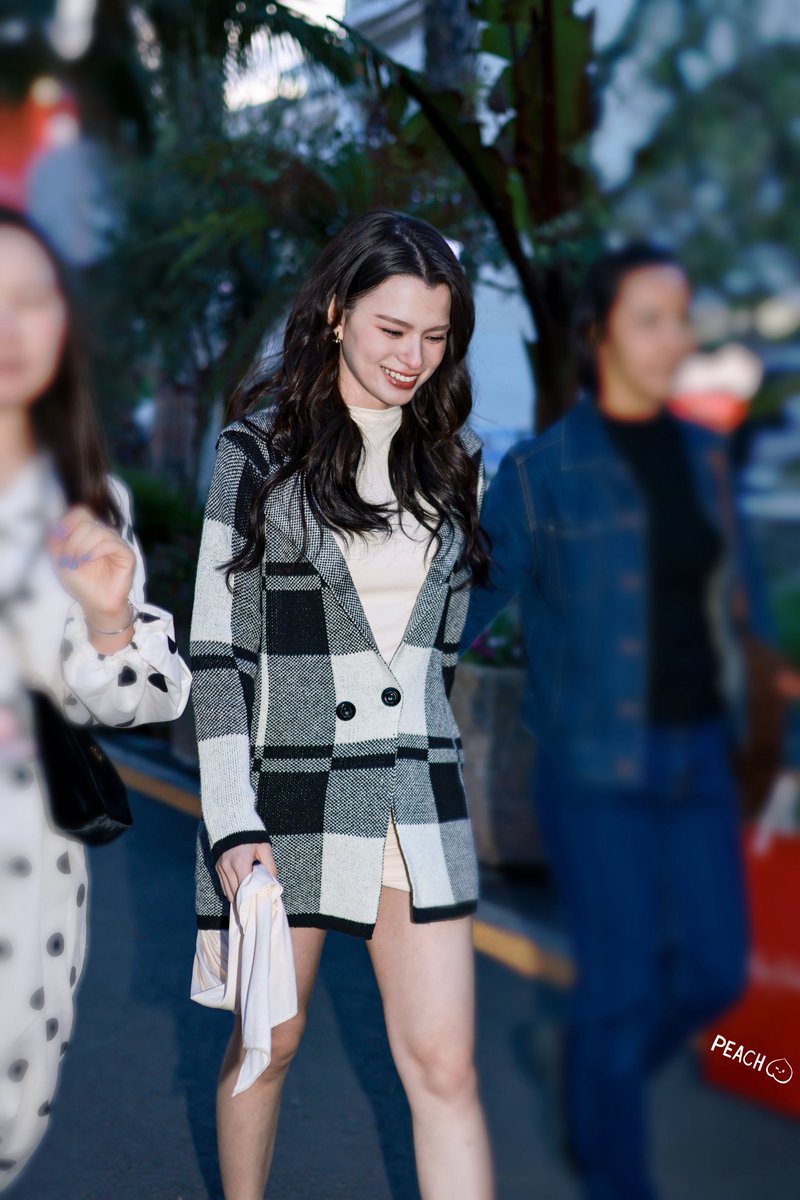 Beckys_Peach's tweet photo. Hahaha 🤣 looks so cuteee ～

BECKY X CANNES FF26
#RebeccaxCannes2026
#beckysangels https://t.co/494IgFiC3K