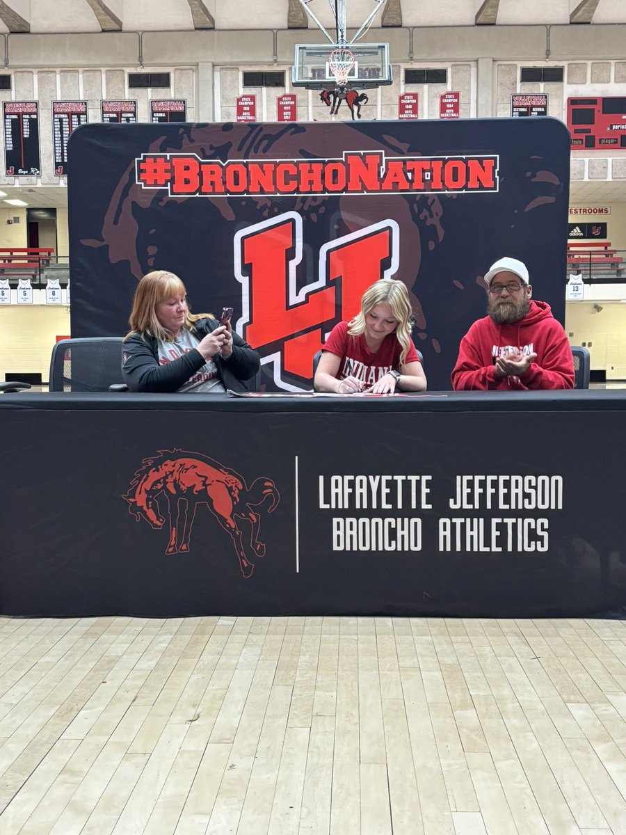 JeffAthletics's tweet photo. Adding to the legacy of #BronchosAtTheNextLevel 🔥 https://t.co/X2meXhY1ab