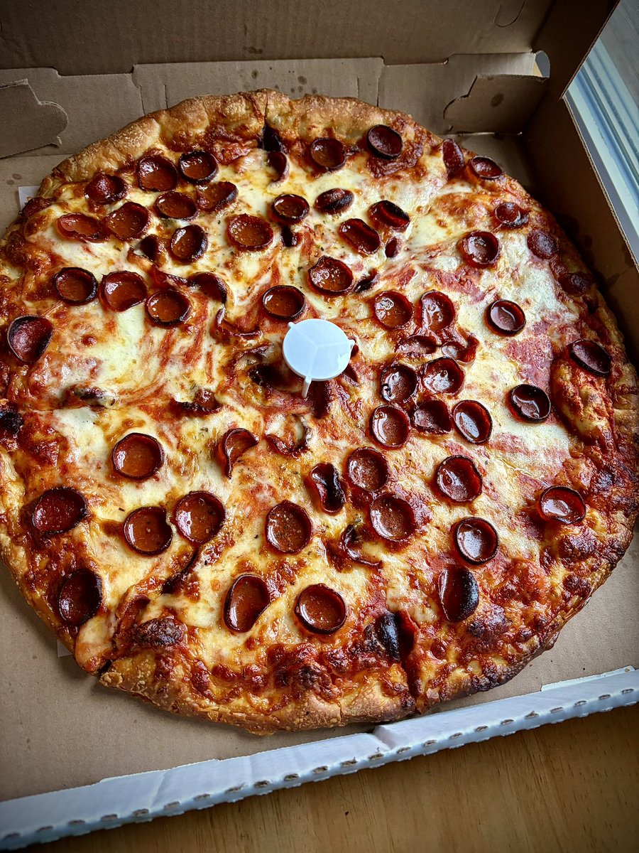theeammon's tweet photo. Game night pizza from Mineo’s in South Buffalo. Always elite. https://t.co/8Gpys0oL5I