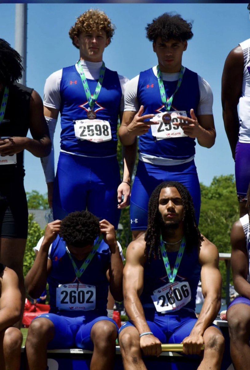 Thechozenone28's tweet photo. Broke another school record in the 4x2 https://t.co/2rusfBHAsX