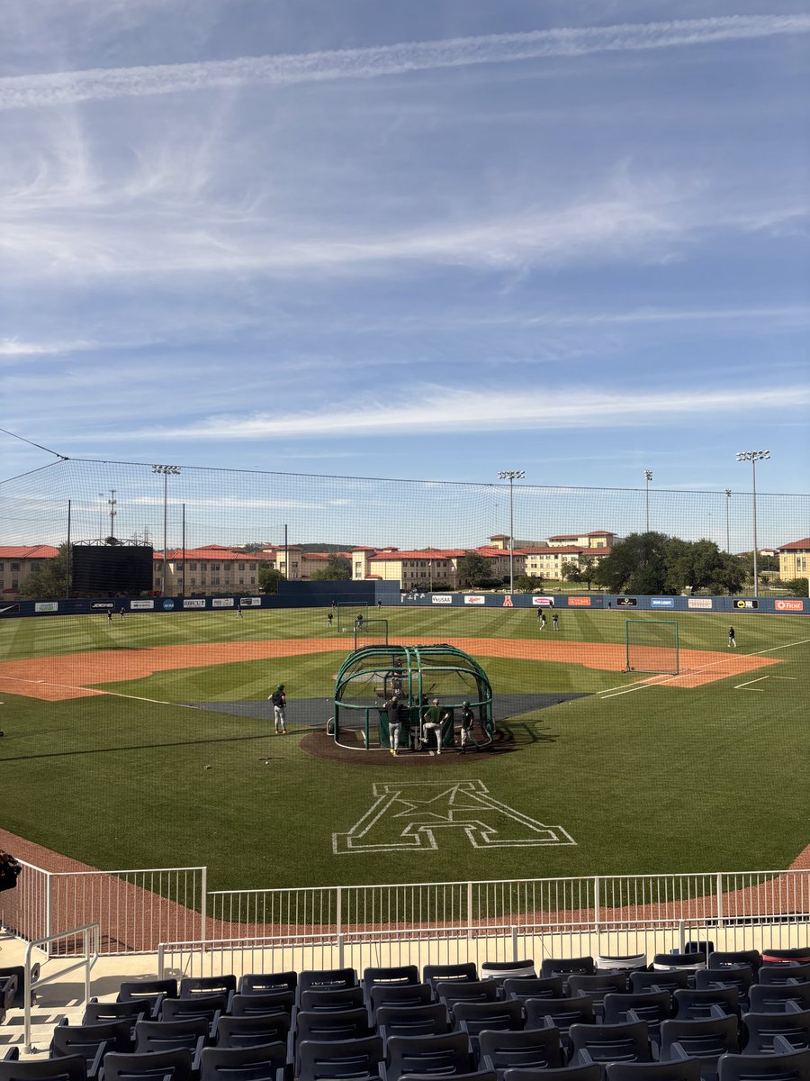 jfeep's tweet photo. It’s the final weekend of the regular season in college baseball. UTSA welcomes UAB to conclude the American slate. The Roadrunners could clinch an outright conference title as soon as tonight, with their magic number currently at 2. Join us at 6 CT on ESPN+! https://t.co/AgyN4z9BNp