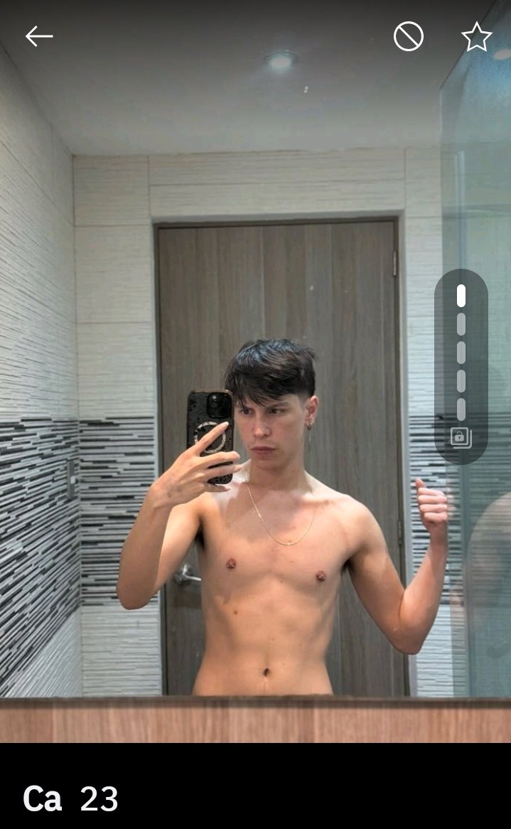 ChismesGrind's tweet photo. Nos advierten de este colombiano, cuidado porque es mentiroso dicen
Yo lo veo muy guapo 
#ServicioALaComunidad 
#ChismesGrindr https://t.co/HL28YifvWf